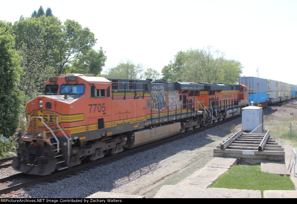 BNSF 7705 8124